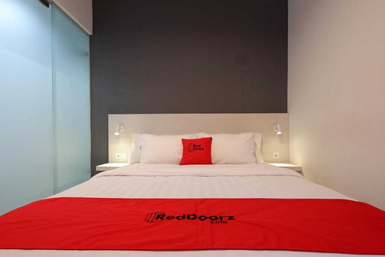 Reddoorz Plus Near Ciputra Mall Simpang Lima Semarang Exterior foto